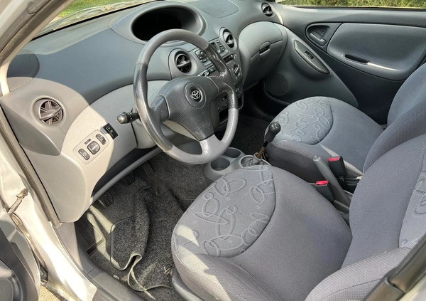 Toyota Yaris cena 5999 przebieg: 212121, rok produkcji 2000 z Rzeszów małe 631